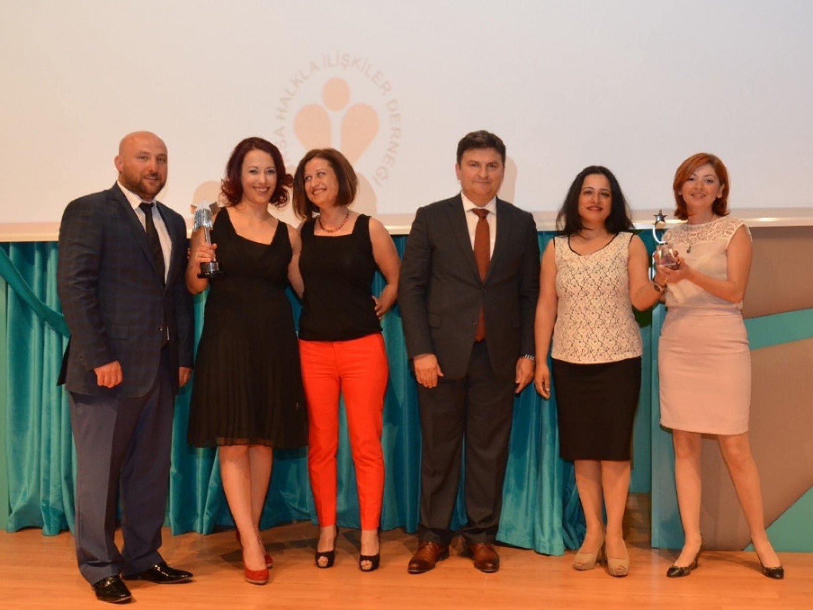 Özhan Gönüllüleri’ne Halkla İlişkiler Çalışması Ödülü